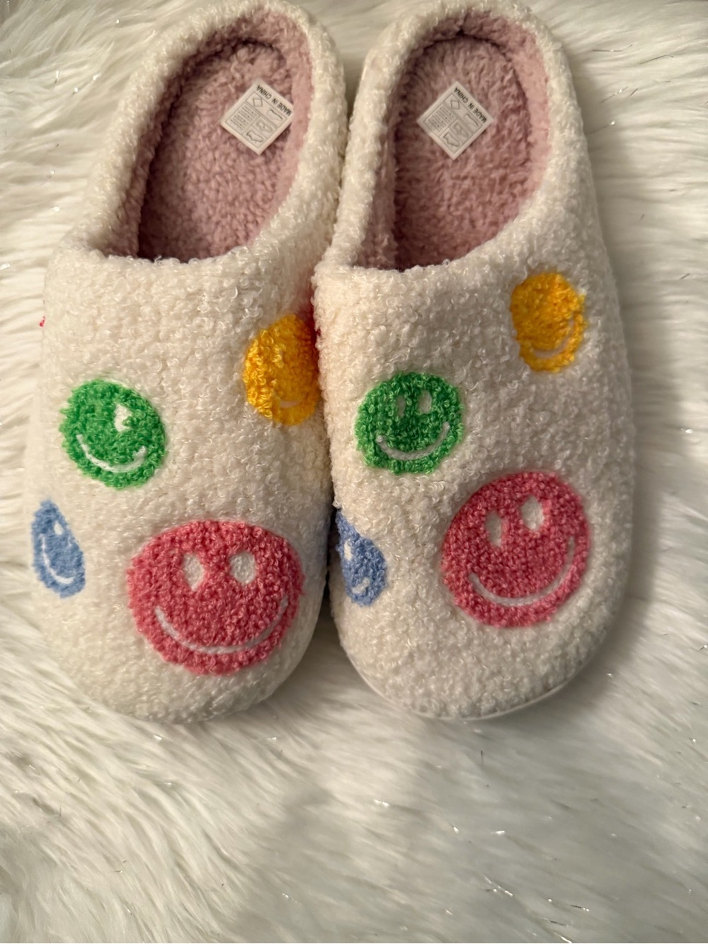 Source Unknown Cream Plush Slippers with Multicolor Smiley Faces